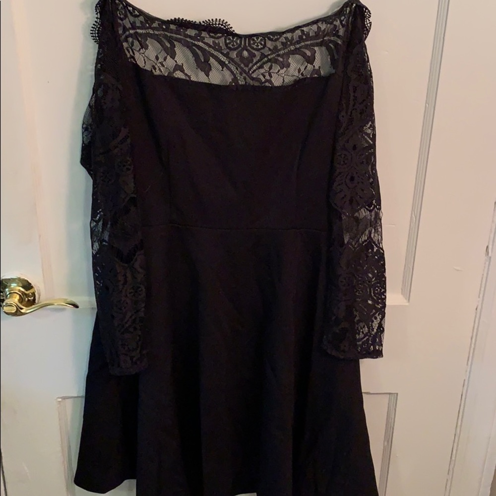 BB Dakota Longsleeve Black Lace Dress